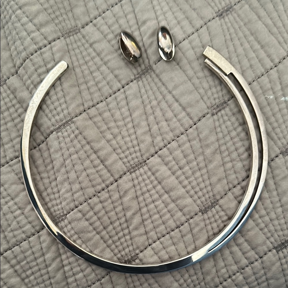 Gucci Silver Choker Necklace and Earrings Set